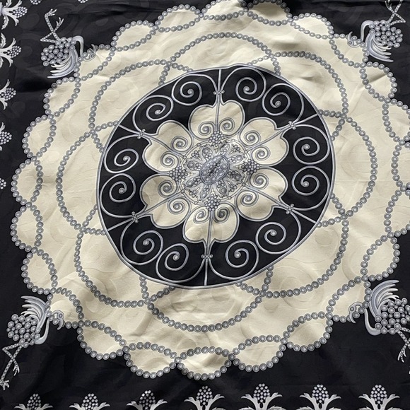 Renato Balestra‎ Scarf 100% Silk 33'x33''Floral Black White Made In Italy - Picture 3 of 10